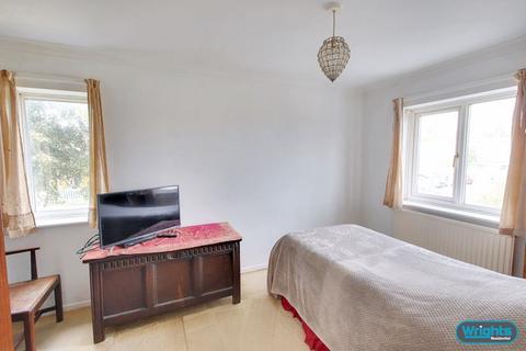 1 Larkspur, Trowbridge, BA14 7LS