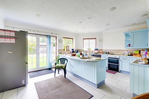 61 Lodge Crescent, Orpington, BR6 0QE