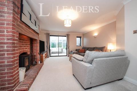 4 bedroom detached house to rent, 12 Sleaford Close, Swindon