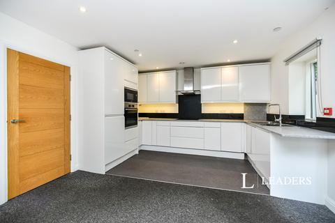 3 bedroom end of terrace house to rent, Chestnut Close