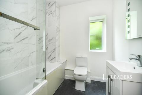 3 bedroom end of terrace house to rent, Chestnut Close