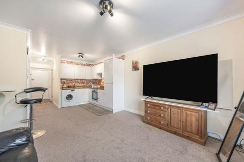 2 bedroom ground floor flat for sale, Irwin Court, London Road, Ashford, TW15