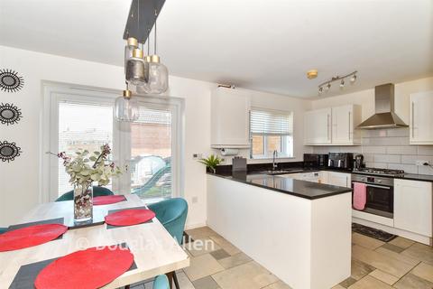 3 bedroom terraced house for sale, Rosen Crescent, Brentwood CM13