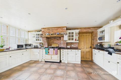 undefined, Home Farm Court, Ingestre