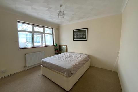 20 Alma Avenue, Hornchurch, RM12 6SR