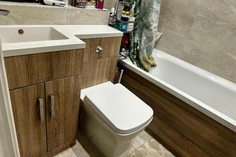 2 bedroom flat for sale, Marion Crescent, Orpington, Kent, BR5 2FH