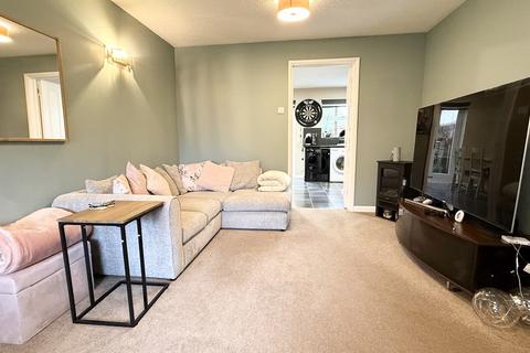 3 bedroom semi-detached house for sale, Sandringham Close, Brackley
