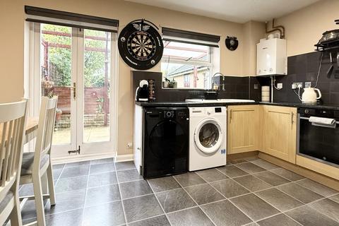 3 bedroom semi-detached house for sale, Sandringham Close, Brackley