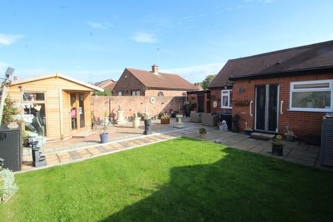2 bedroom semi-detached bungalow for sale, Hemsby Road, Castleford