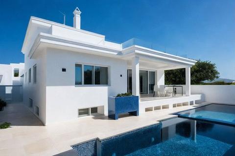 9 bedroom house, Detached House For Sale In Calle Salvador Dalí, Rincón de La Victoria
