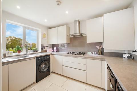 1 bedroom apartment to rent, Sunbury Court Mews, Surrey