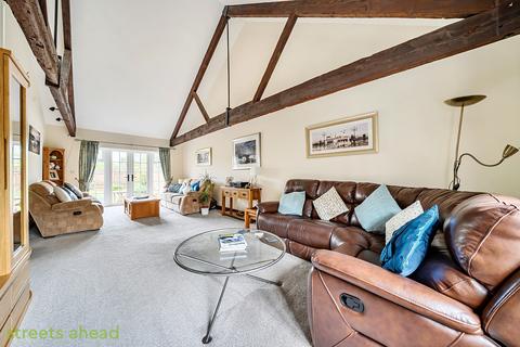 4 bedroom end of terrace house for sale, Nutfield Marsh Road, Nutfield, Redhill, Surrey, RH1
