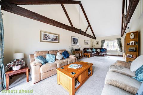4 bedroom end of terrace house for sale, Nutfield Marsh Road, Nutfield, Redhill, Surrey, RH1