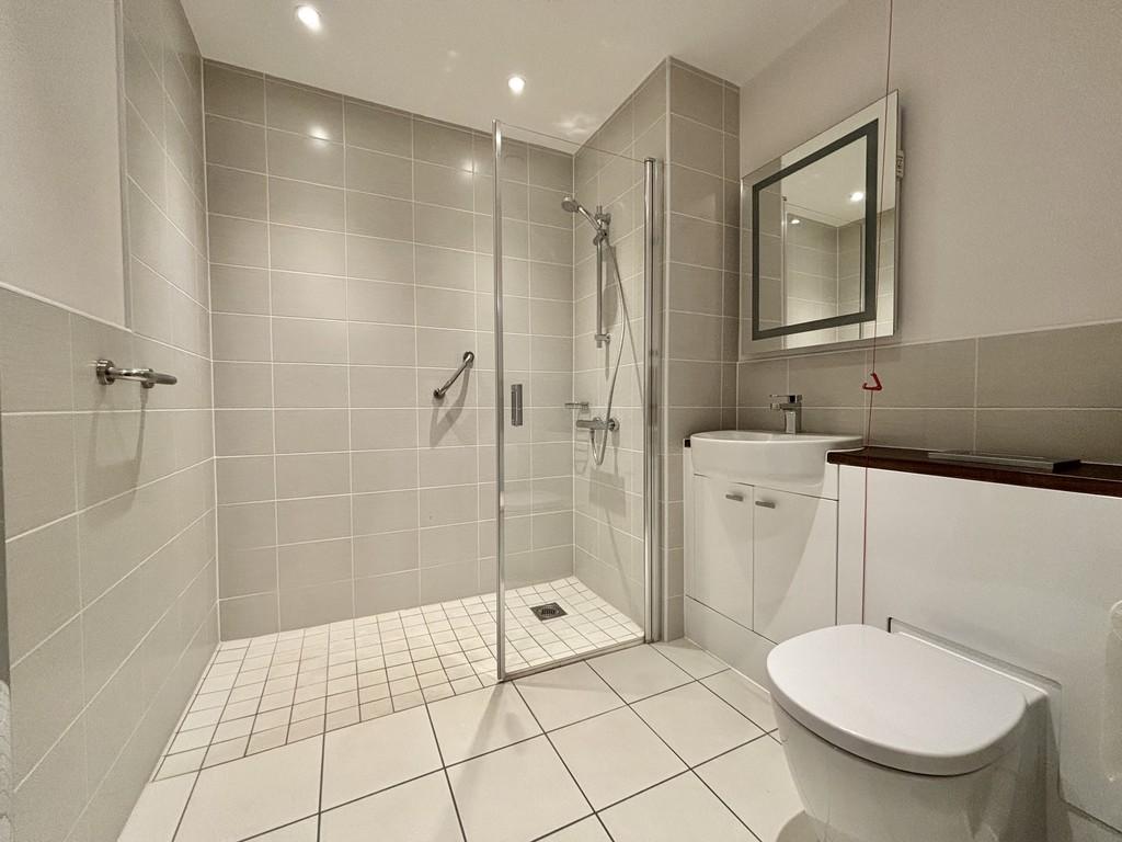Ensuite to bedroom 1