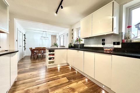 5 bedroom detached house for sale, Muncaster Gardens, East Hunsbury, Northampton NN4