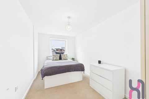 2 bedroom flat to rent, Spinner House, 1A Elmira Way, Salford, M5