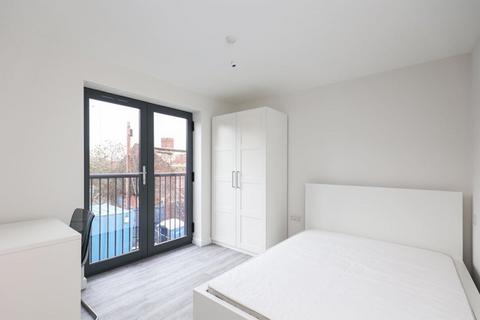 1 bedroom in a house share to rent, Well Meadow Drive, Sheffield S3