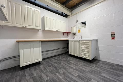 Warehouse to rent, 5 New Rd Hixon ST18 0PJ