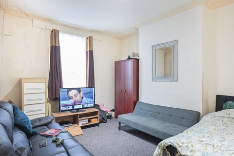 3 bedroom terraced house for sale, Recreation Crescent, Leeds LS11