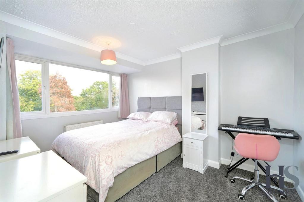 Bed1.jpg