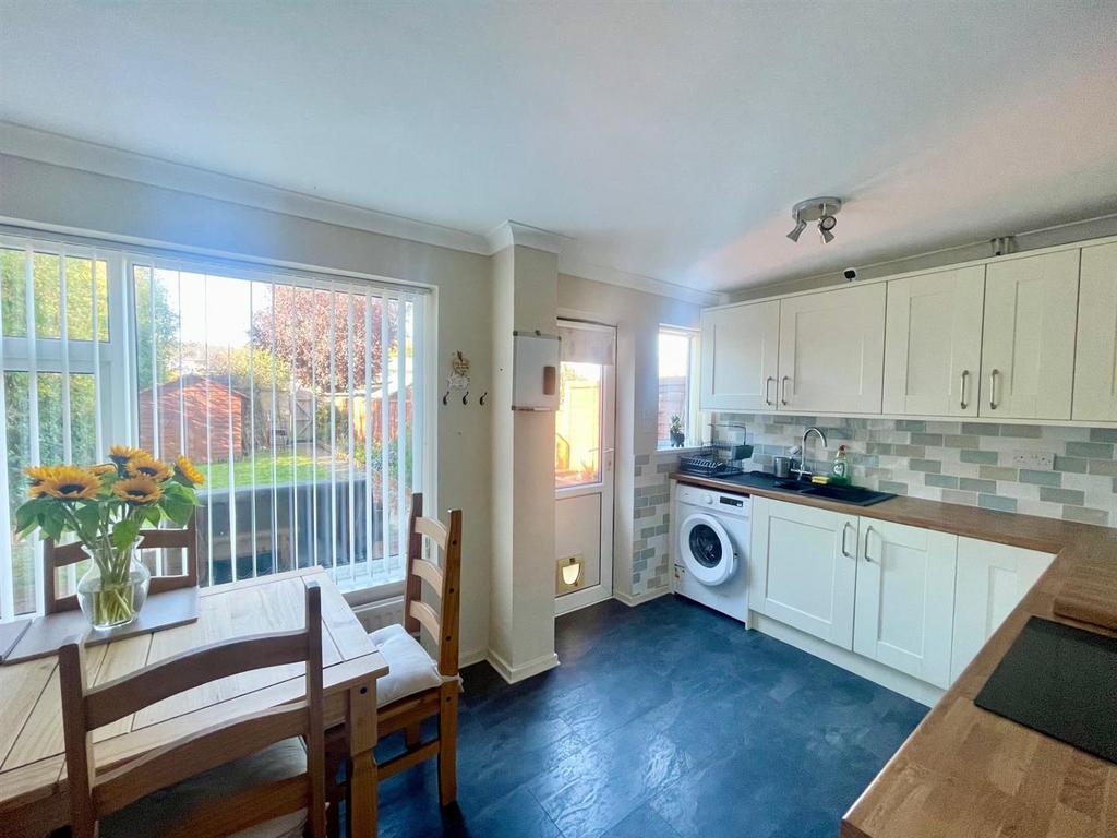Kitchen 2.jpg