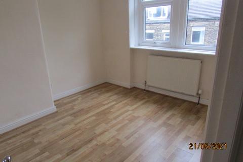 3 bedroom terraced house to rent, Haincliffe Road, Keighley, BD21