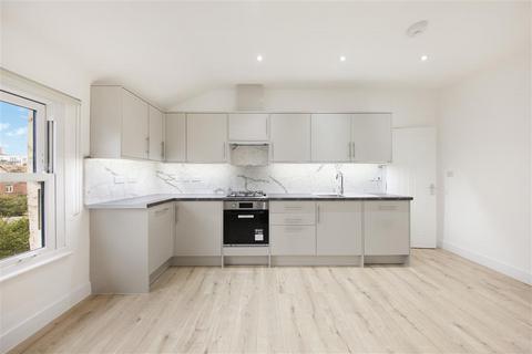 2 bedroom flat to rent, London NW2