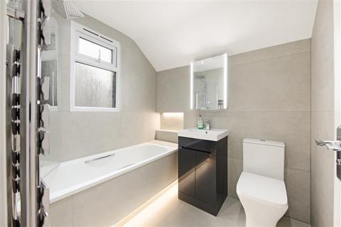 2 bedroom flat to rent, London NW2