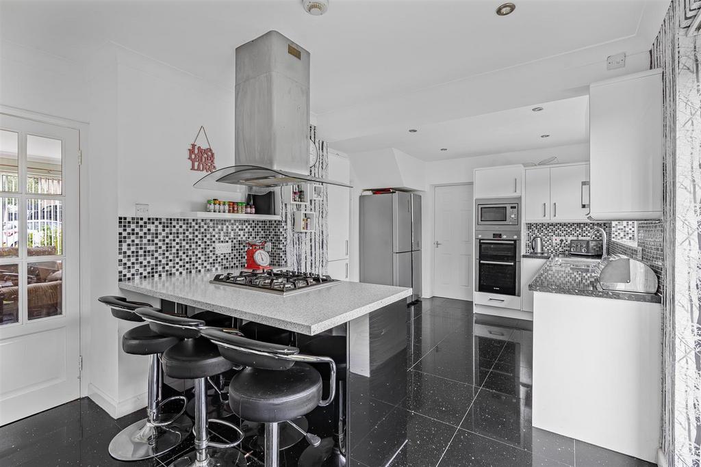 Kitchen / Breakfast Room