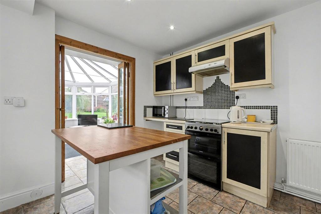 Kitchen 2.jpeg