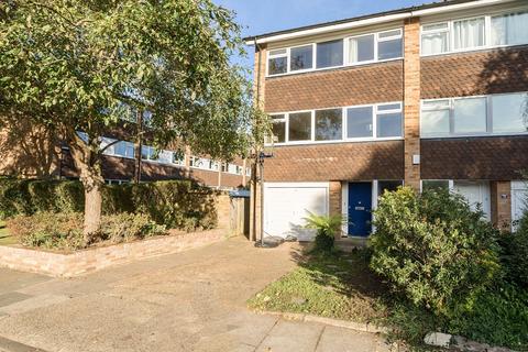Breamwater Gardens, Richmond, TW10