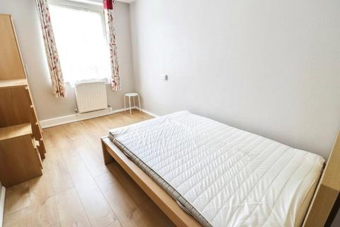 3 bedroom apartment to rent, Simmons House, Sussex Way, Holloway, London, N7