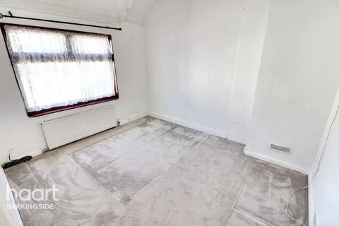 3 bedroom semi-detached house for sale, Forest Avenue, Chigwell