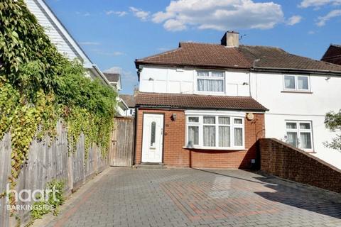 undefined, Forest Avenue, Chigwell