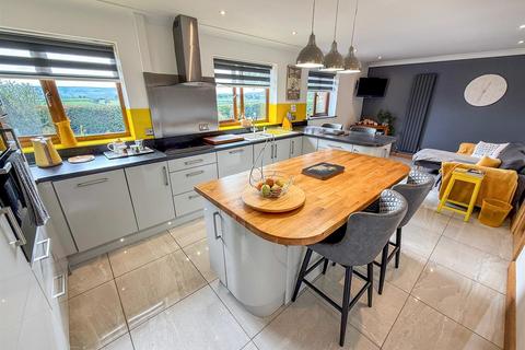 3 bedroom detached bungalow for sale, Llansantffraid
