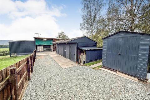 undefined, Llansantffraid