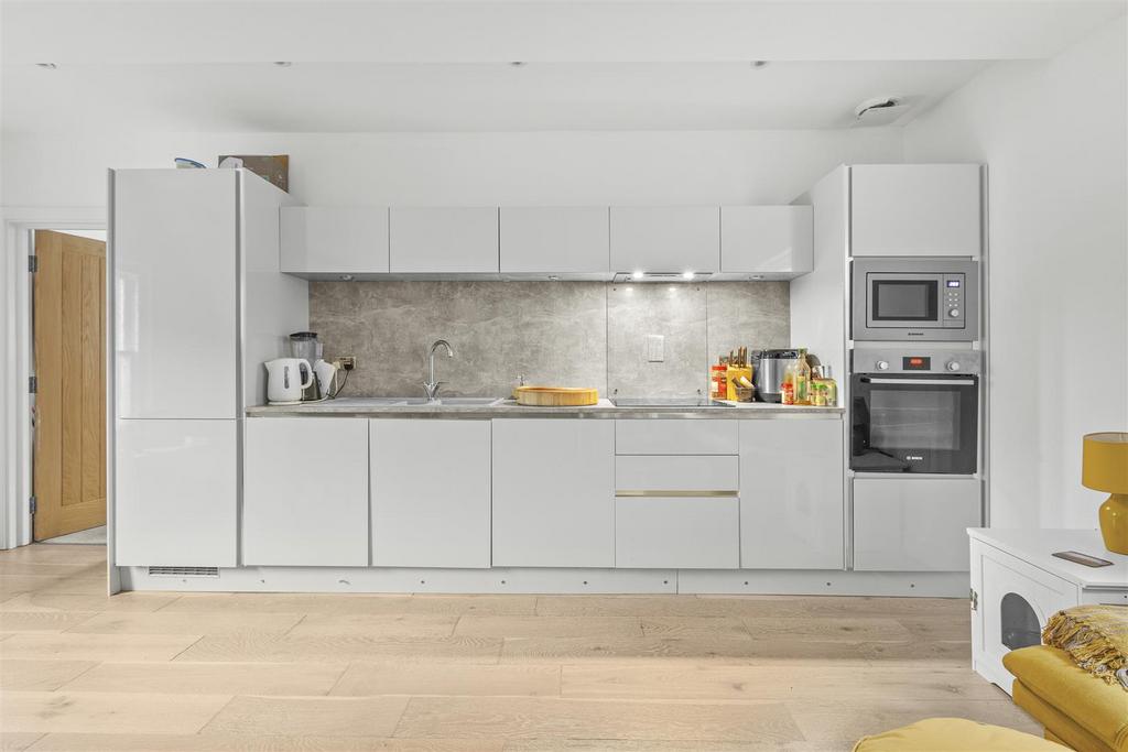 Flat 3 Priory Villas, Priory Road, HP13 6 GZ-7.jpg