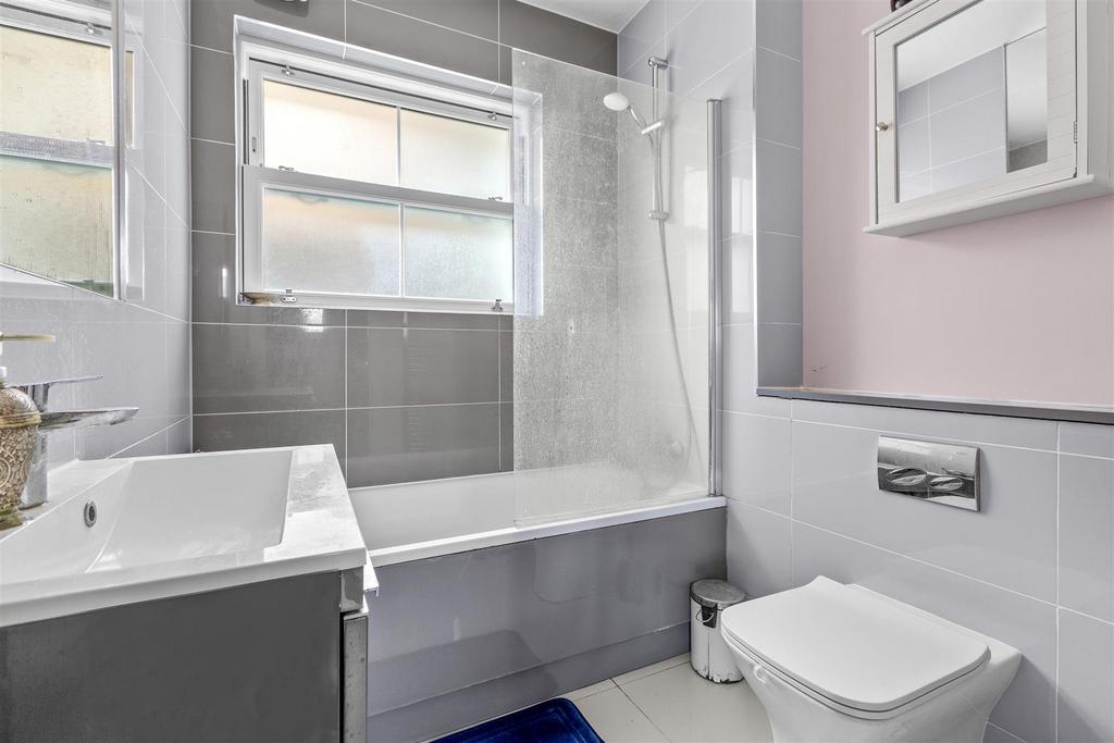 Flat 3 Priory Villas, Priory Road, HP13 6 GZ-8.jpg