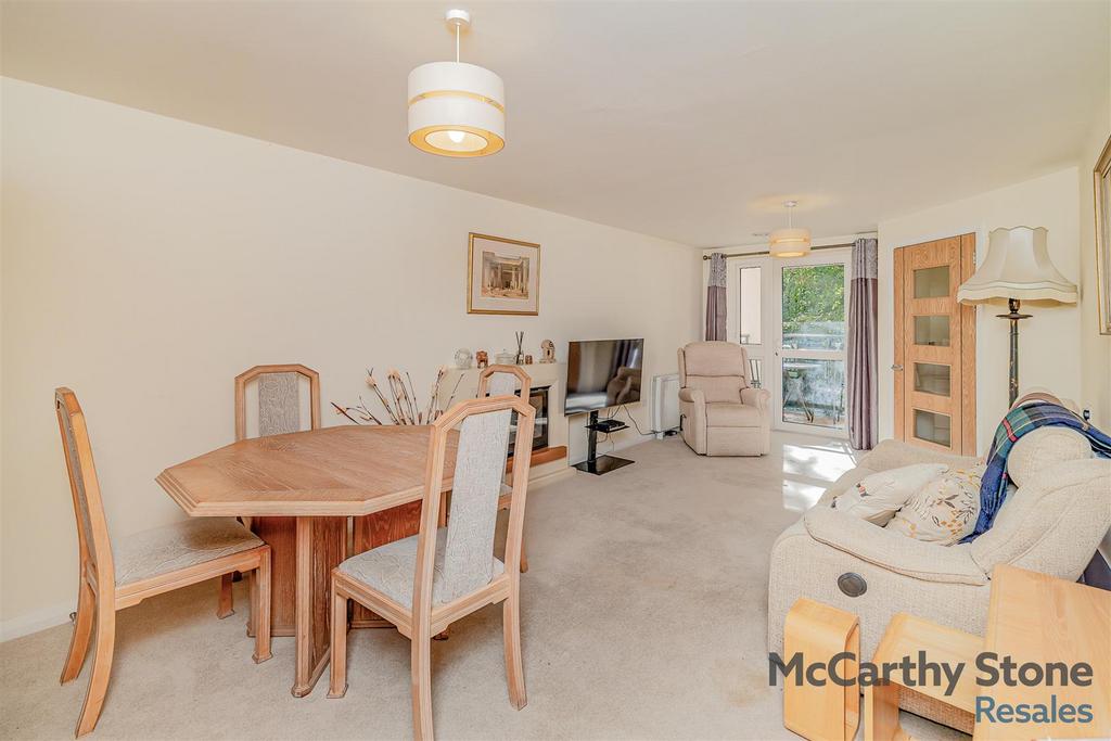 8664611-interior01.jpg