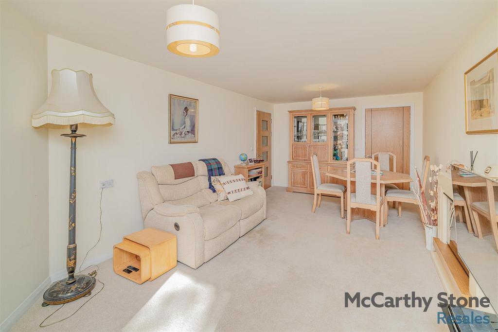8664611-interior02.jpg