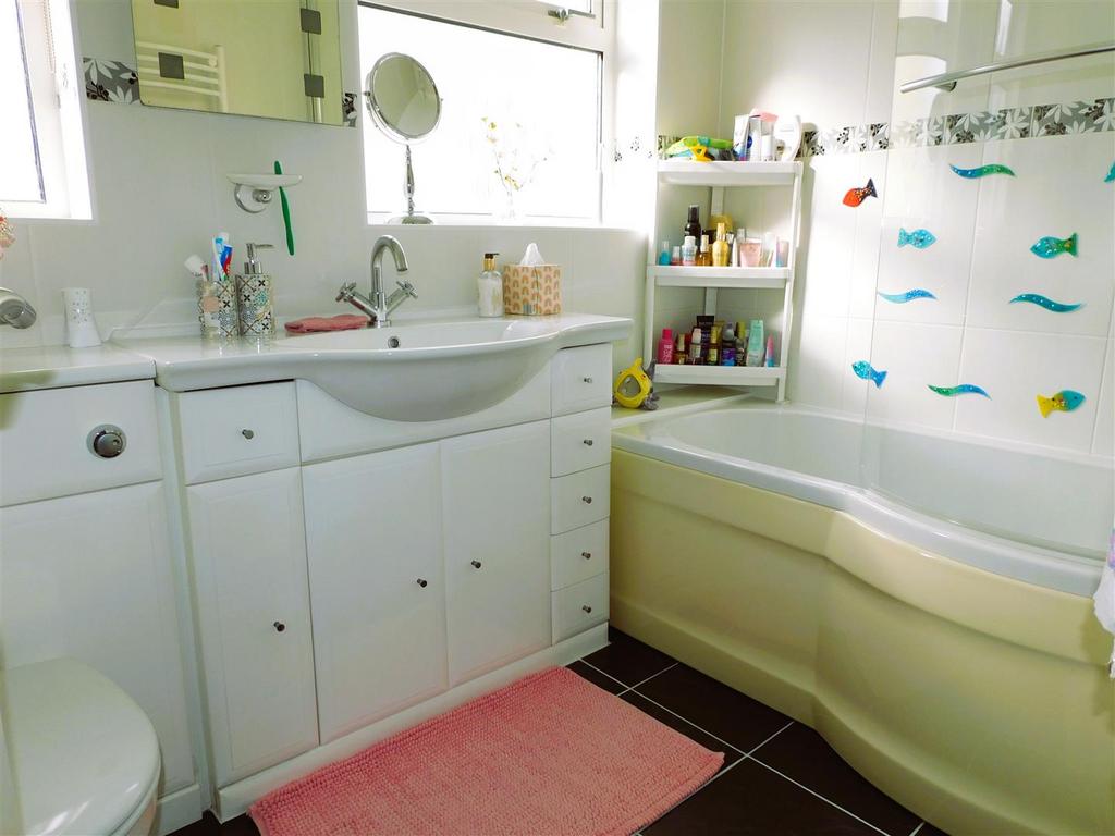 31 ER Bath.JPG