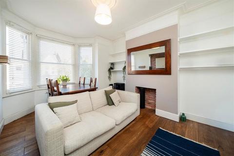 2 bedroom flat to rent, Pine Road, London NW2