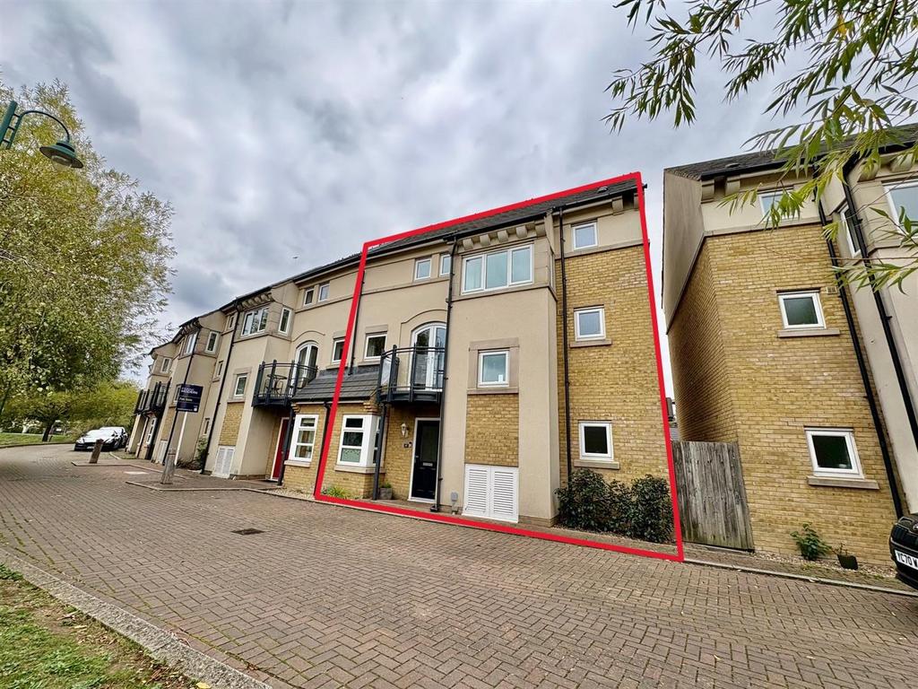 Charlton crescent front shot.jpg