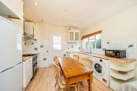 2 bedroom flat to rent, Shandon Road, London SW4