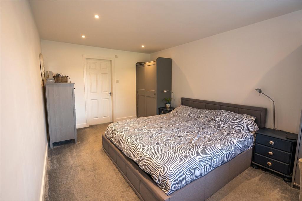Bedroom 1 (2)