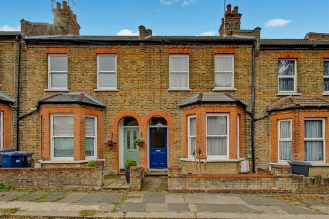 Theobalds Avenue, London