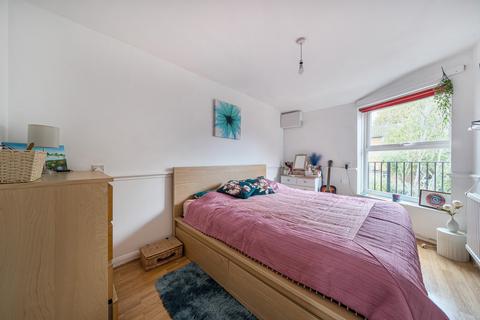 1 bedroom apartment for sale, Lupton Close, London