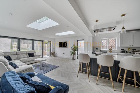 58 Ramillies Road, London, NW7 4LX