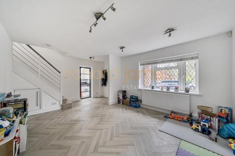 58 Ramillies Road, London, NW7 4LX