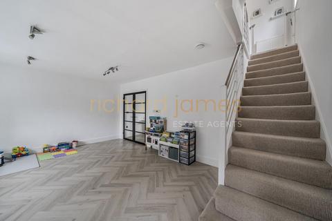 58 Ramillies Road, London, NW7 4LX